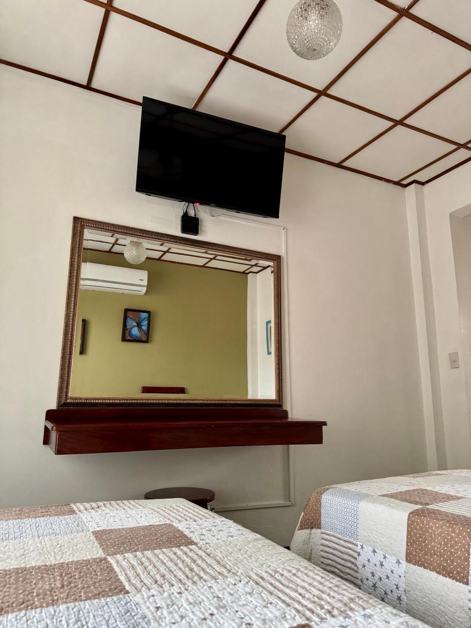 Hotel Malinche Quepos Extérieur photo