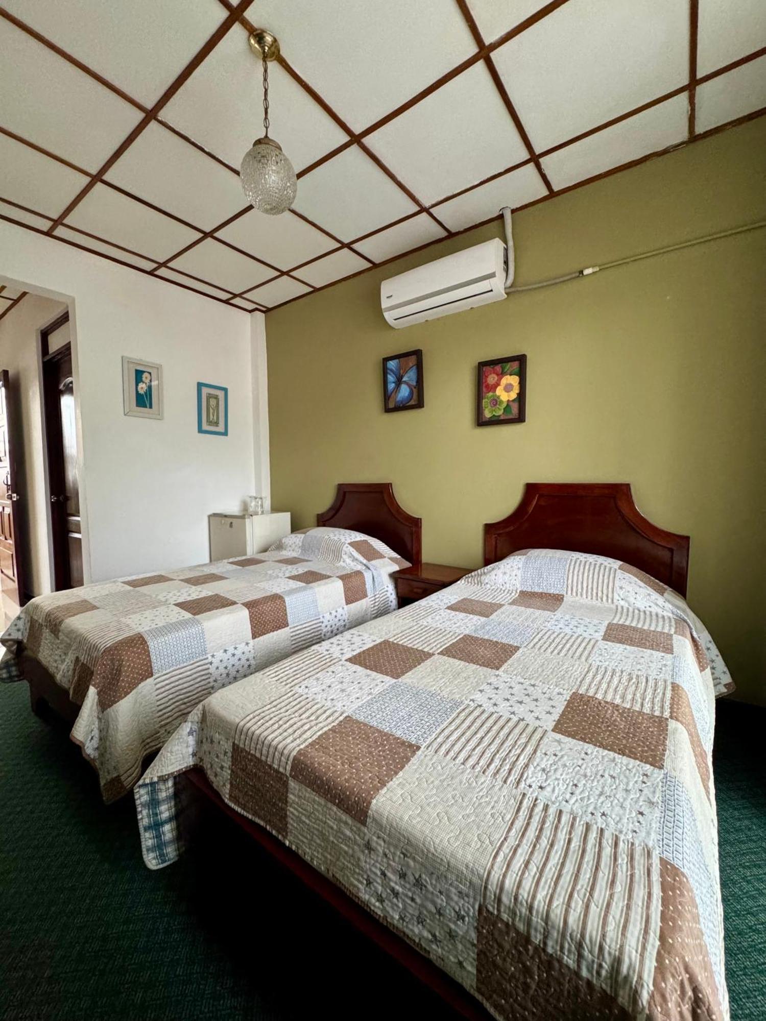 Hotel Malinche Quepos Extérieur photo