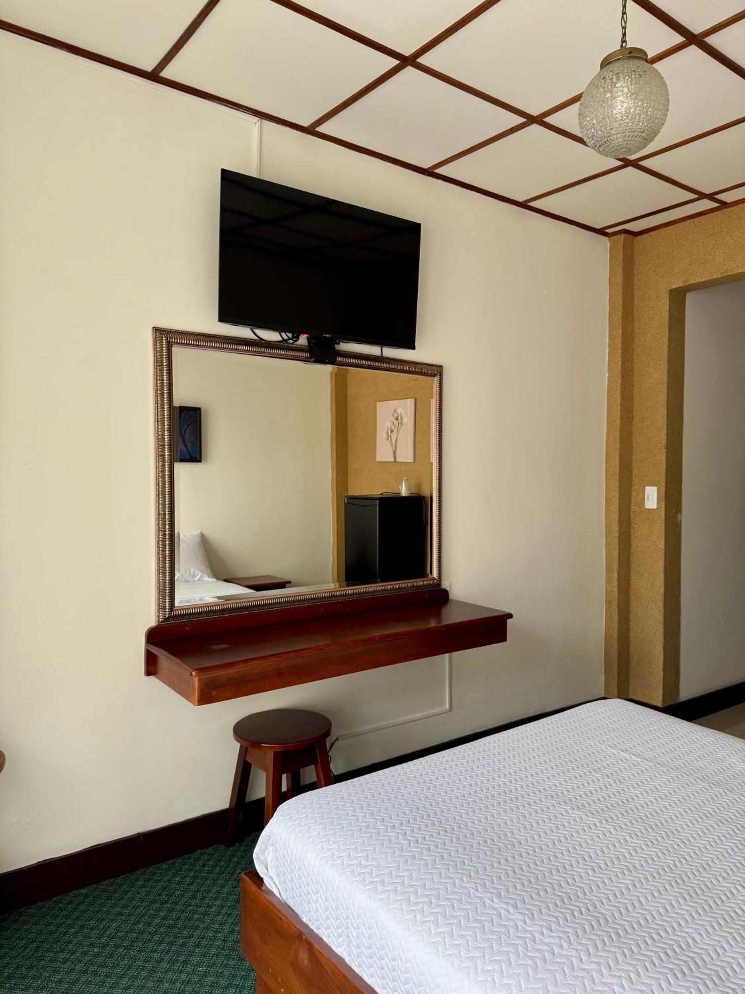 Hotel Malinche Quepos Extérieur photo