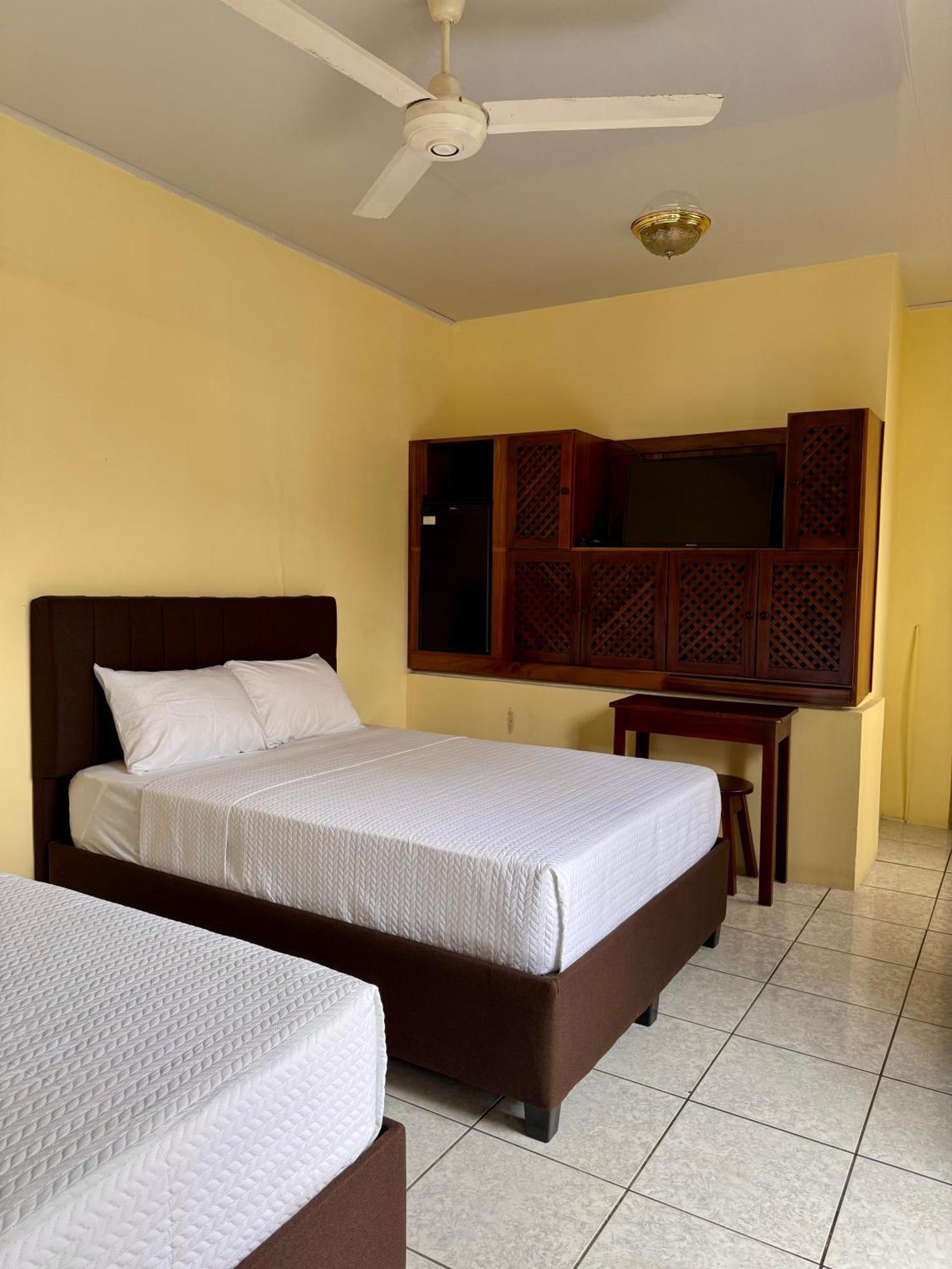 Hotel Malinche Quepos Extérieur photo